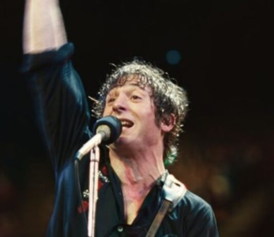 Jeremy Allen White Bruce Springsteen Deliver Me from Nowhere